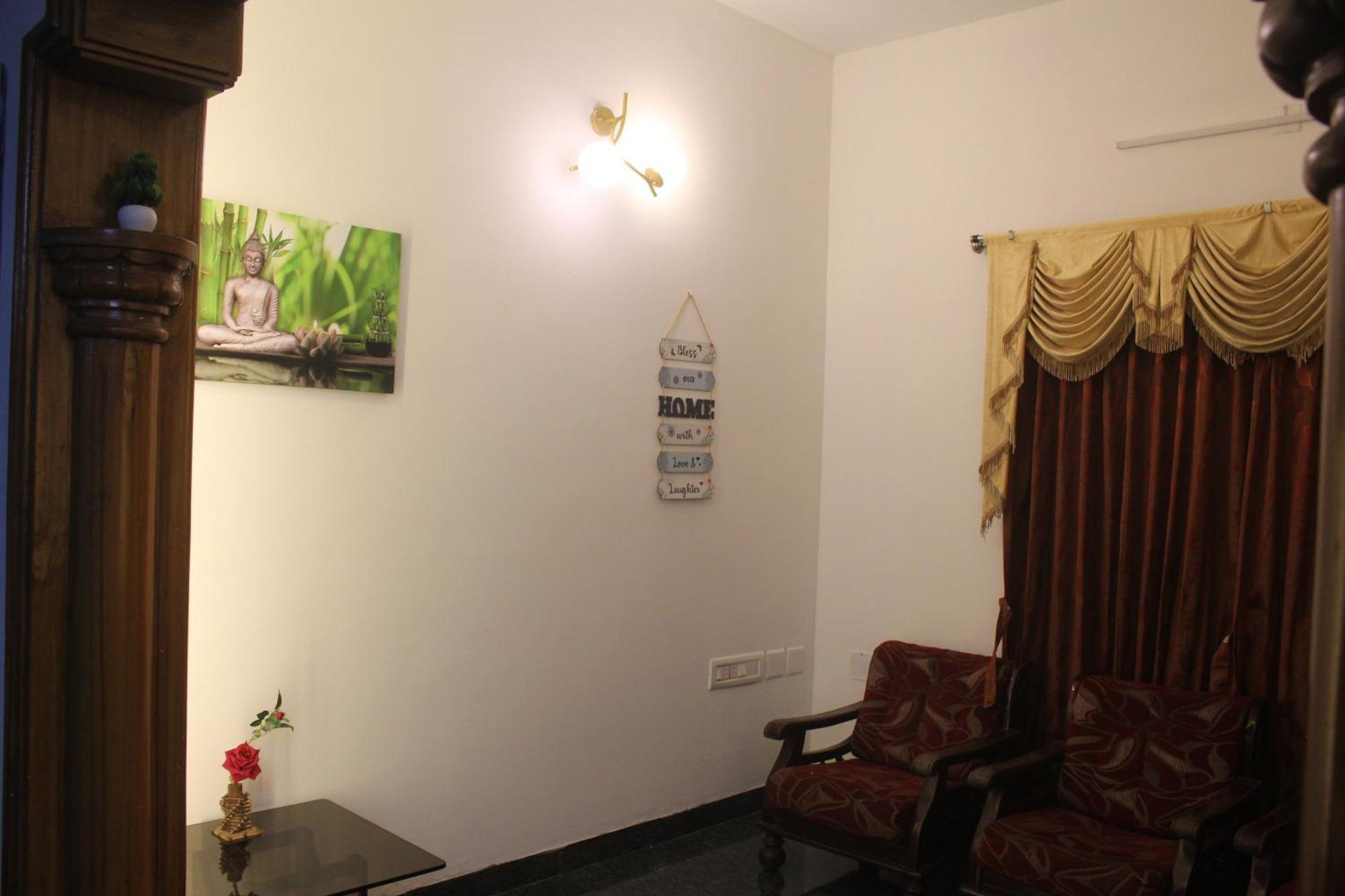 Tropical Villa Homestay 门格洛尔 外观 照片