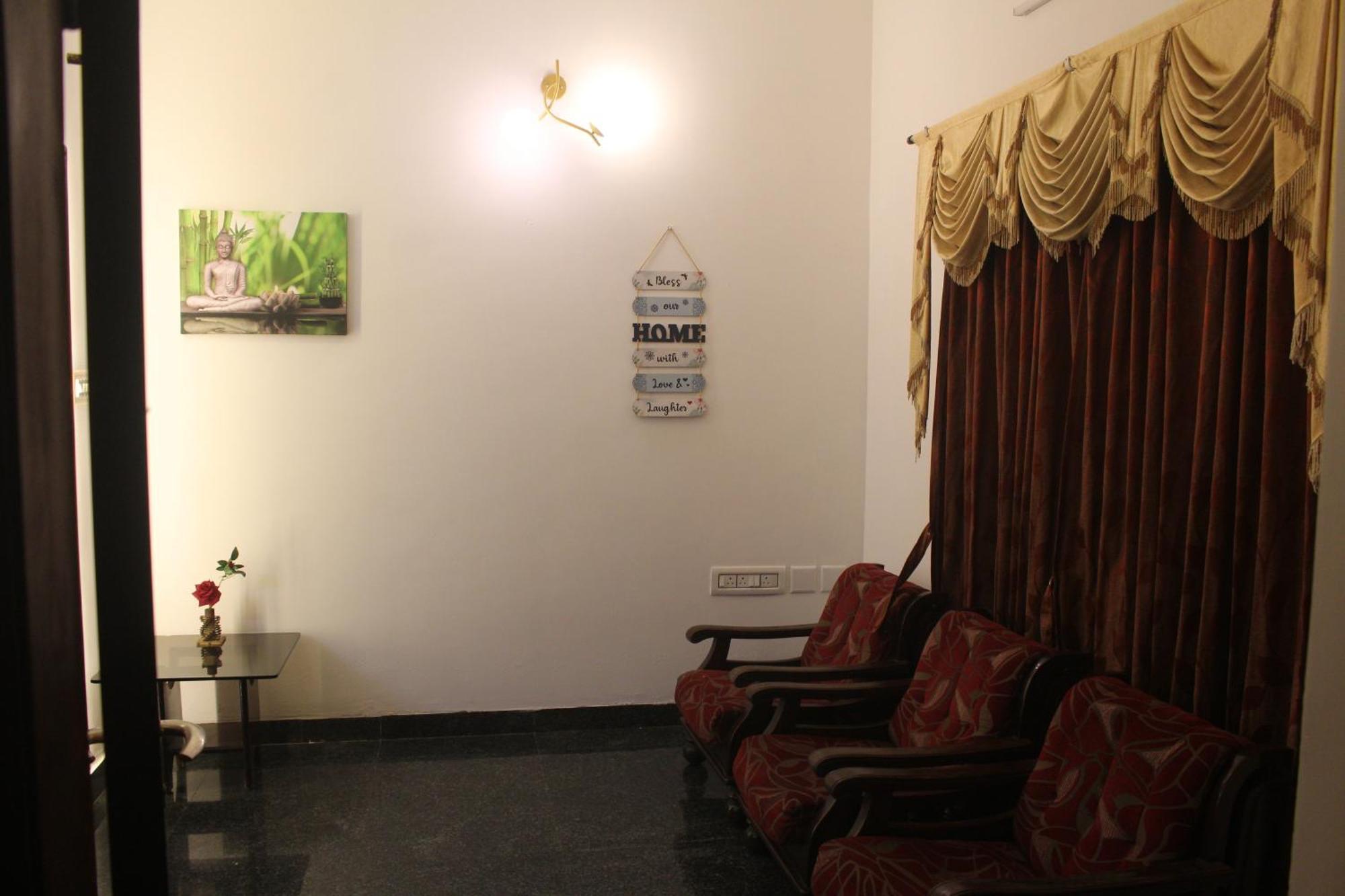 Tropical Villa Homestay 门格洛尔 外观 照片