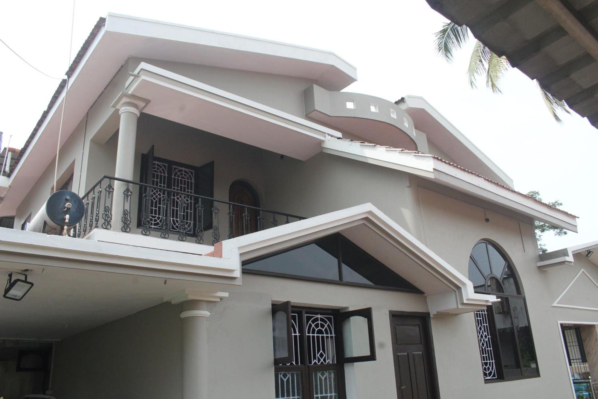 Tropical Villa Homestay 门格洛尔 外观 照片