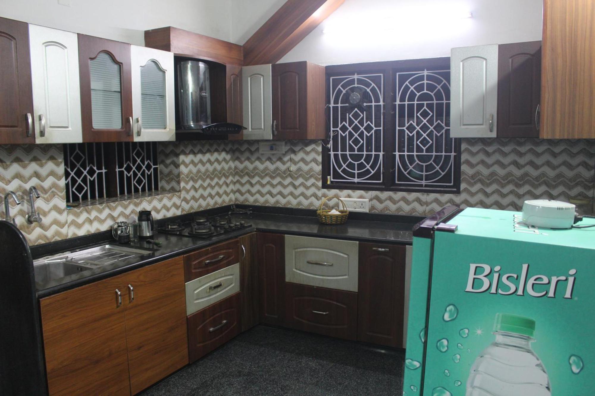 Tropical Villa Homestay 门格洛尔 外观 照片