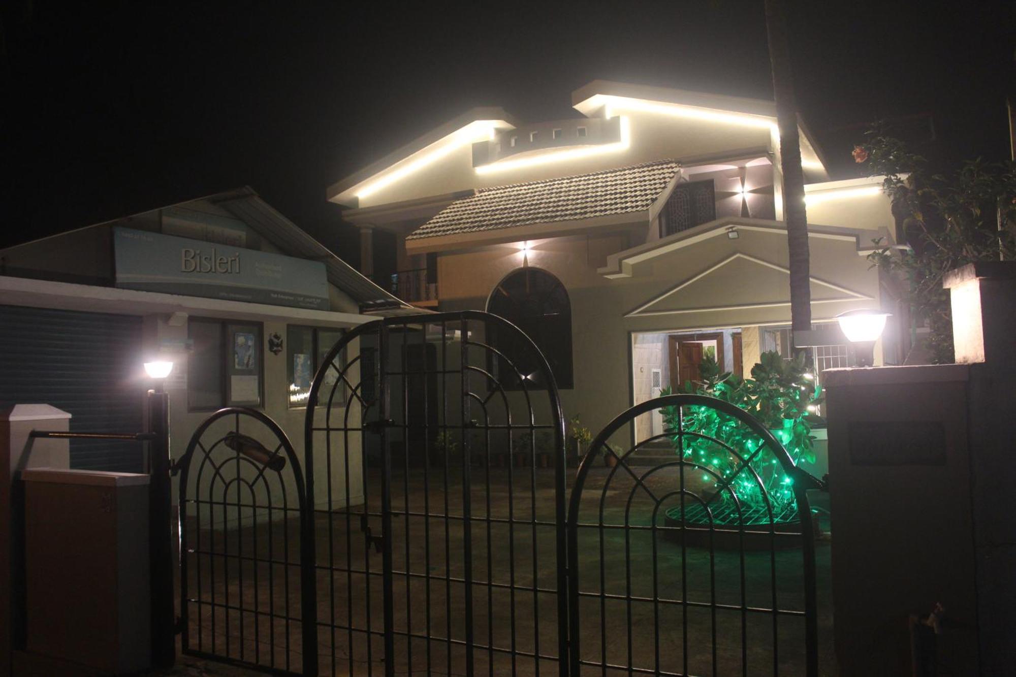 Tropical Villa Homestay 门格洛尔 外观 照片