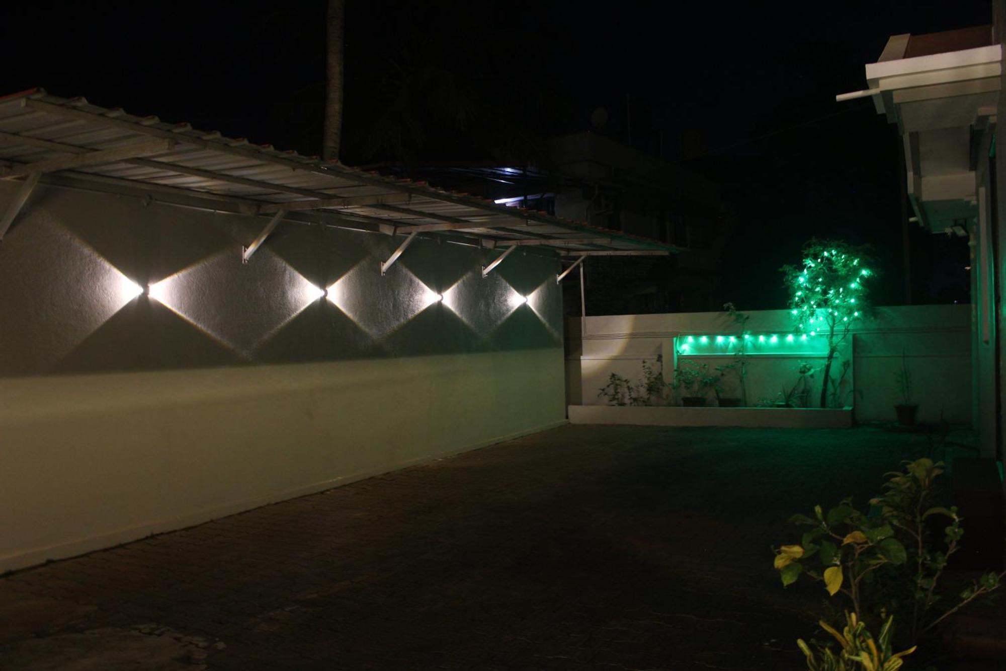 Tropical Villa Homestay 门格洛尔 外观 照片